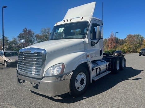 2019 Freightliner CAS125-DC Tandem Axle Daycab