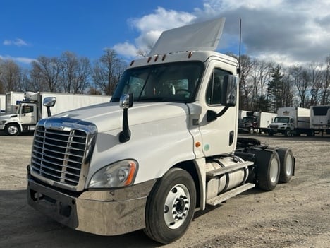 2018 Freightliner CAS125-DC Tandem Axle Daycab