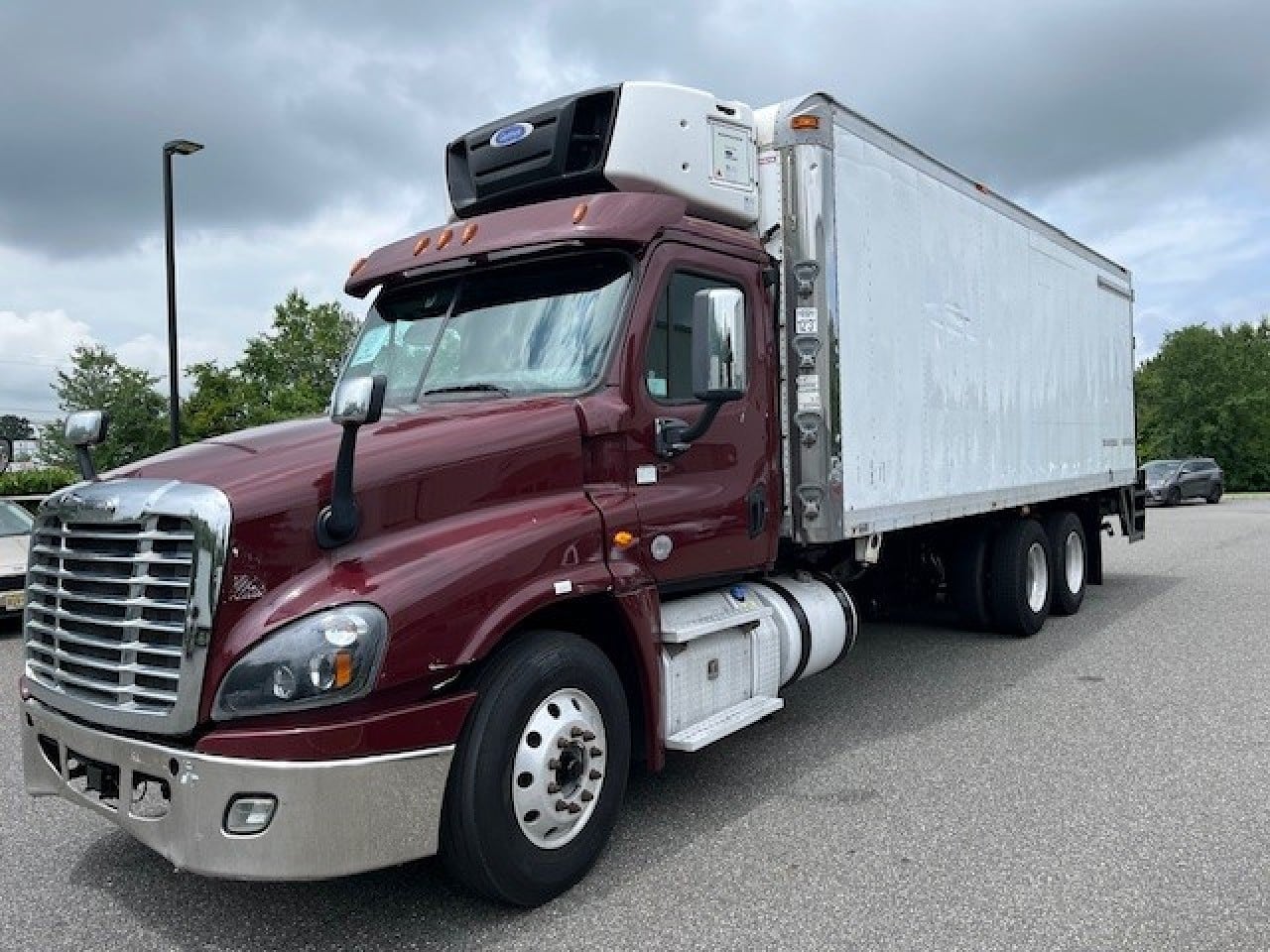 2017-freightliner-cascadia-reefer-truck #1300