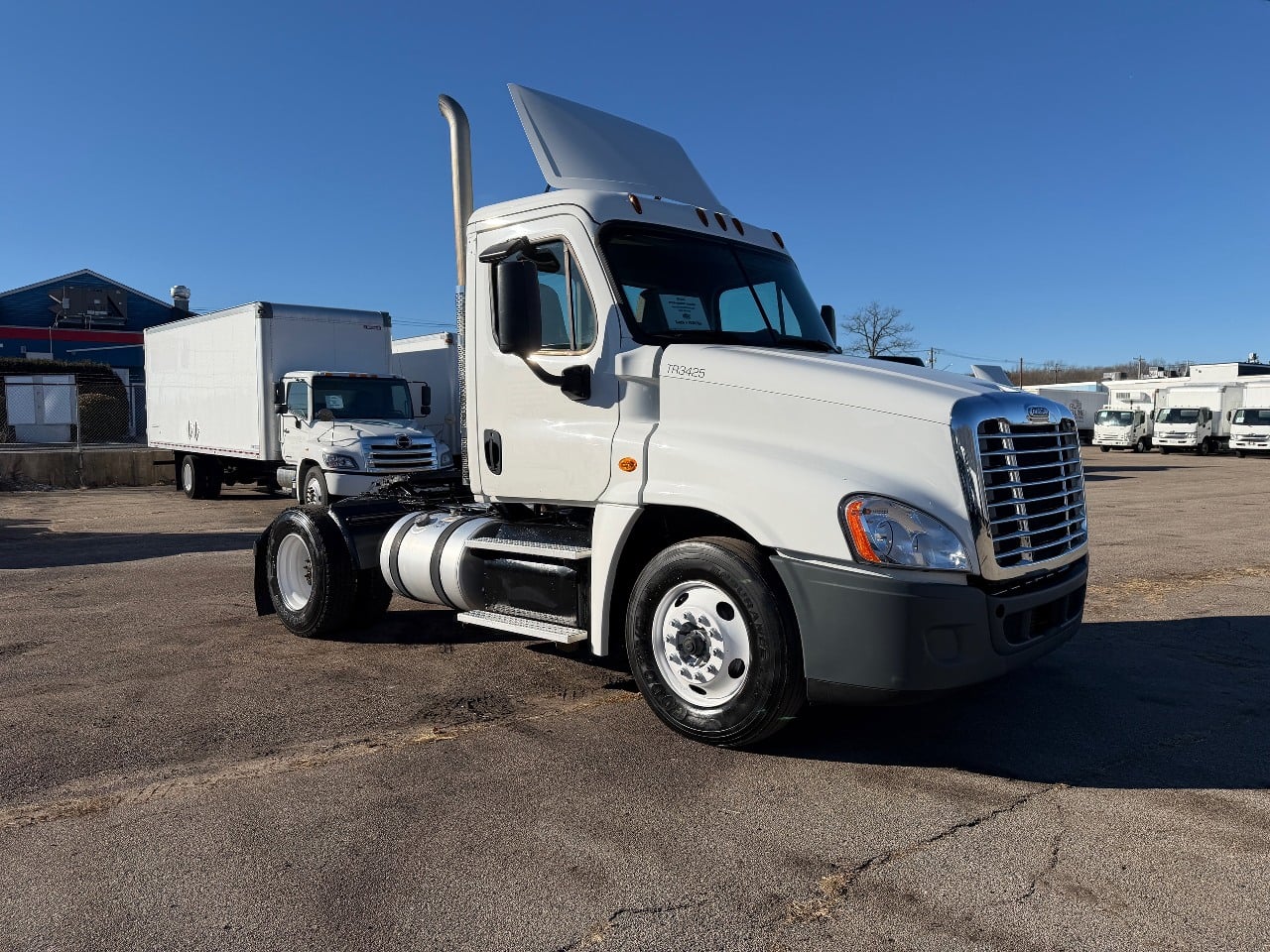 2018 Freightliner CASCADIA Daycab #2004 2018 Freightliner CASCADIA Daycab #2004