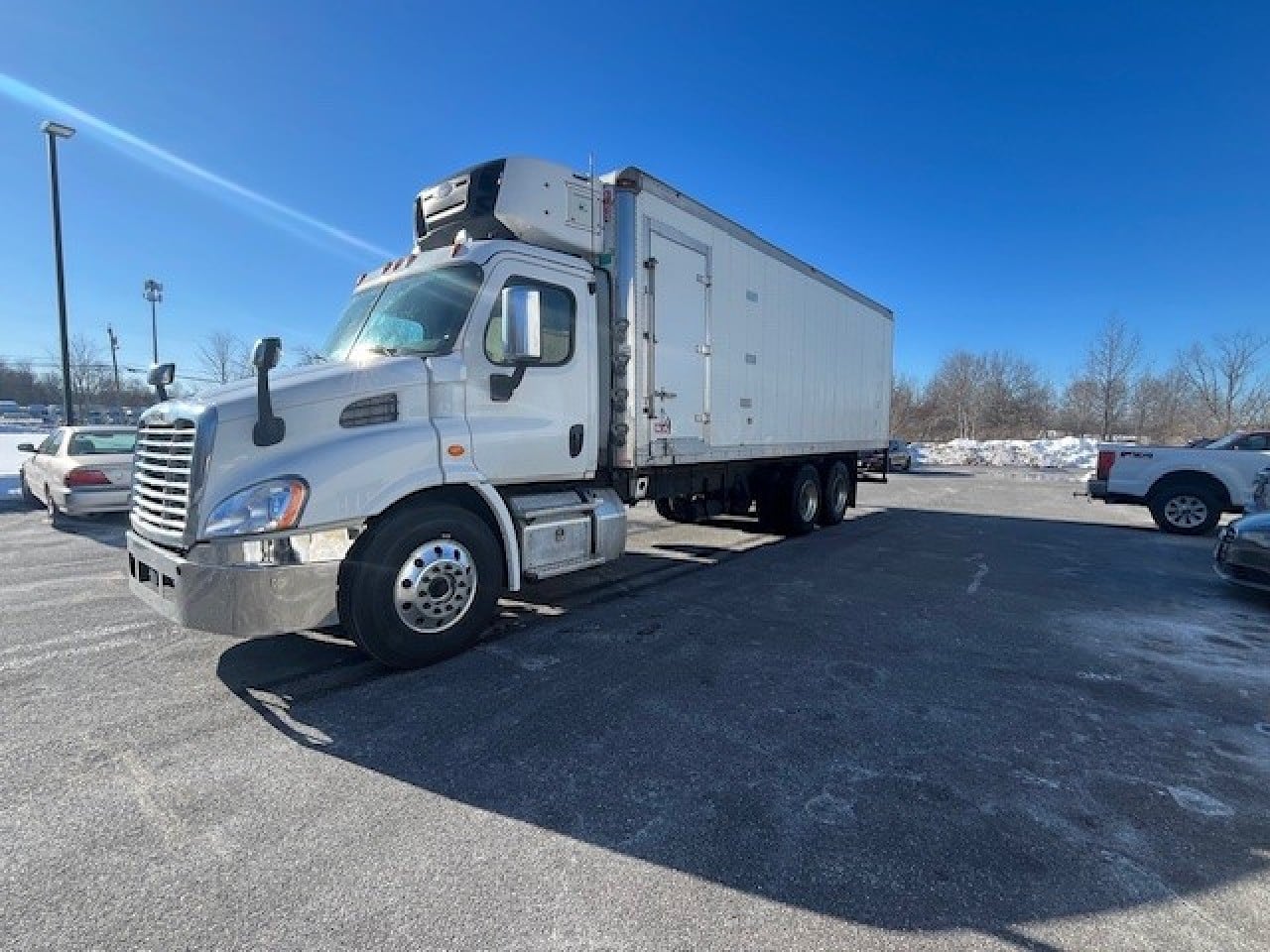 2019 Freightliner CASCADIA Reefer Truck #2833 2019 Freightliner CASCADIA Reefer Truck #2833