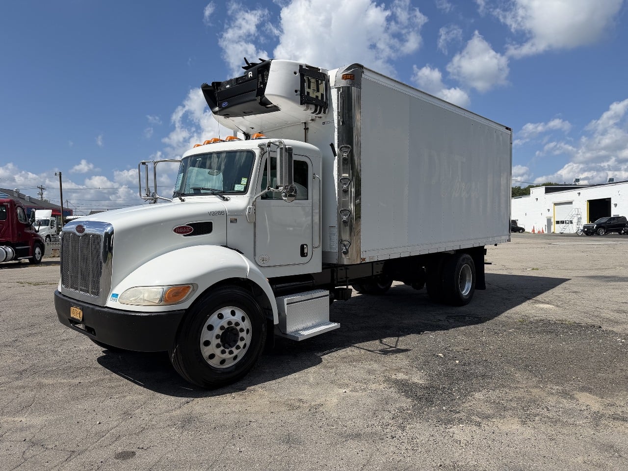 2017-peterbilt-unknown-box-van-truck #3915