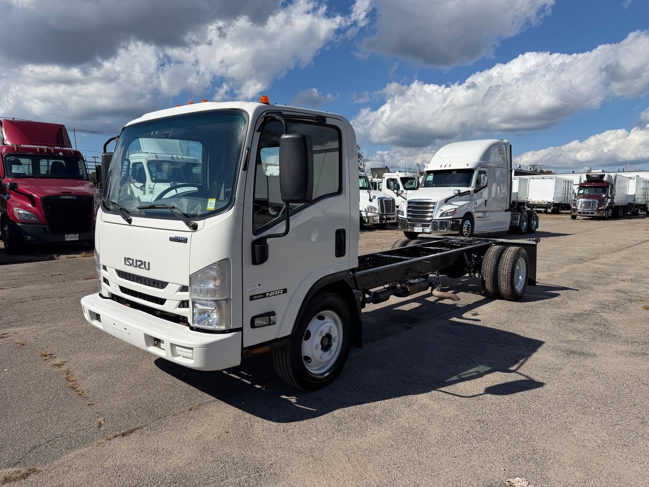 2022 Isuzu NPR Cab Chassis Truck #4194 2022 Isuzu NPR Cab Chassis Truck #4194
