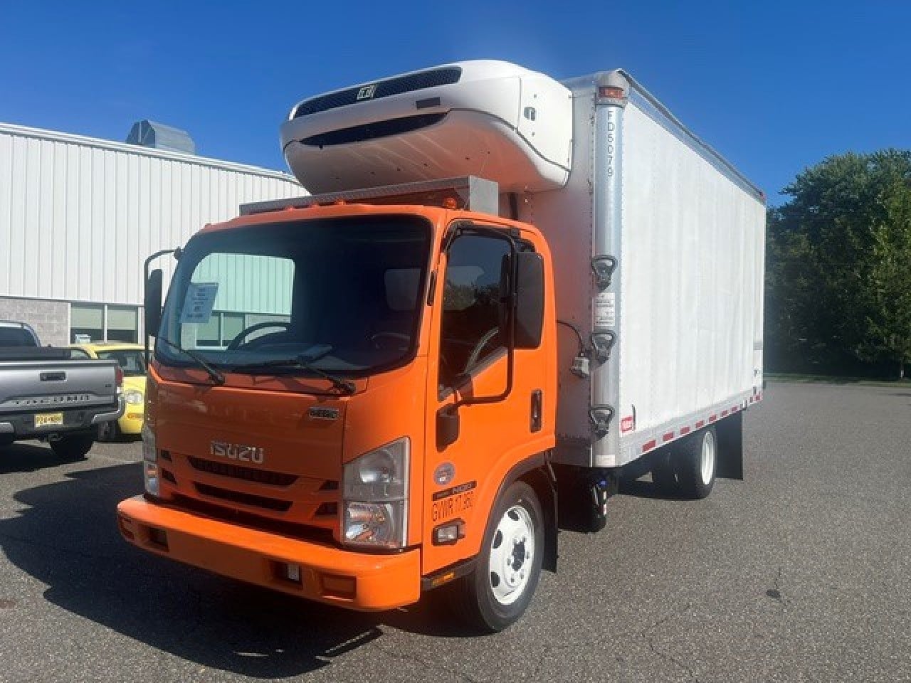 2022-isuzu-nqr-reefer-truck #4145