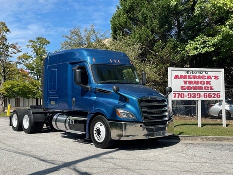 2020 FREIGHTLINER CASCADIA 126 Tandem Axle Sleeper #10402 2020 FREIGHTLINER CASCADIA 126 Tandem Axle Sleeper #10402