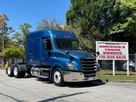 2020 FREIGHTLINER CASCADIA 126 Tandem Axle Sleeper #10407 2020 FREIGHTLINER CASCADIA 126 Tandem Axle Sleeper #10407