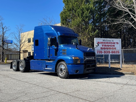 2019 MACK ANTHEM Tandem Axle Sleeper #10422