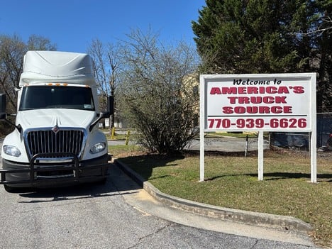 2018 INTERNATIONAL LT625 Tandem Axle Sleeper #10477 2018 INTERNATIONAL LT625 Tandem Axle Sleeper #10477