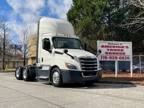 2020 FREIGHTLINER Cascadia Tandem Axle Daycab #10500 2020 FREIGHTLINER Cascadia Tandem Axle Daycab #10500