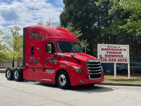 2020 FREIGHTLINER CASCADIA 126 Tandem Axle Sleeper #10548