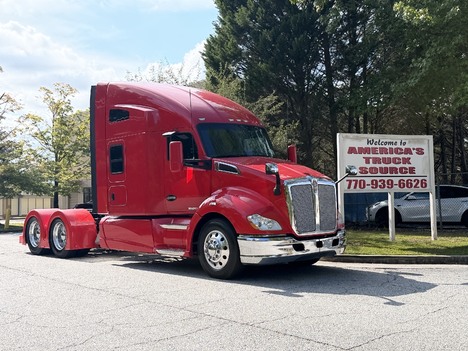 2015 KENWORTH T680 Tandem Axle Sleeper #10549
