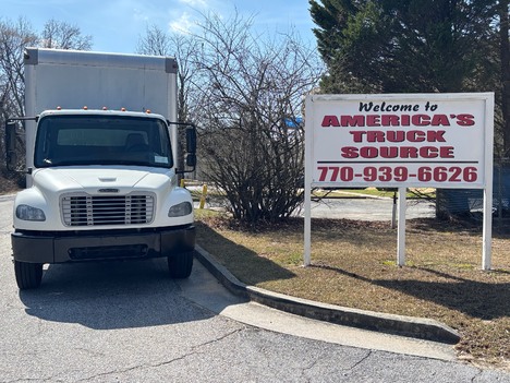 2011 FREIGHTLINER M2106 Box Van Truck #10550