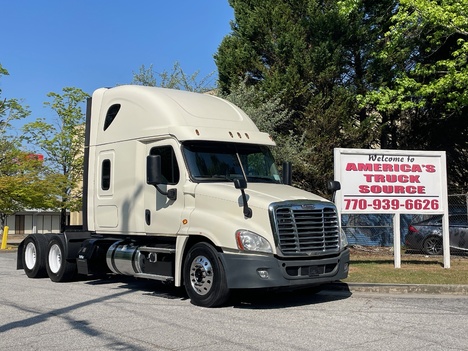 2020 FREIGHTLINER CASCADIA Tandem Axle Sleeper #10561