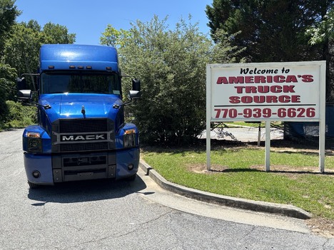 2019 MACK ANTHEM Tandem Axle Sleeper #10596 2019 MACK ANTHEM Tandem Axle Sleeper #10596