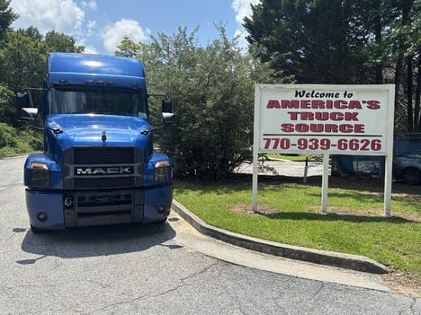 2019 MACK ANTHEM Tandem Axle Sleeper #10611 2019 MACK ANTHEM Tandem Axle Sleeper #10611