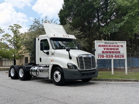 2018 FREIGHTLINER CASCADIA 125 Tandem Axle Daycab #10620 2018 FREIGHTLINER CASCADIA 125 Tandem Axle Daycab #10620