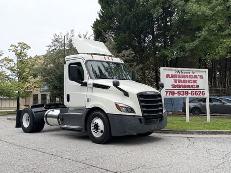 2020 FREIGHTLINER CA126 Single Axle Daycab #10630