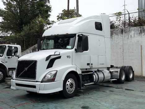 2013 VOLVO VNL630 Tandem Axle Sleeper #10631