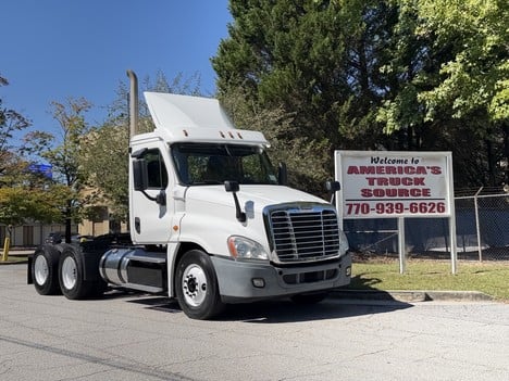 2019 FREIGHTLINER CA125 Tandem Axle Daycab #10649 2019 FREIGHTLINER CA125 Tandem Axle Daycab #10649
