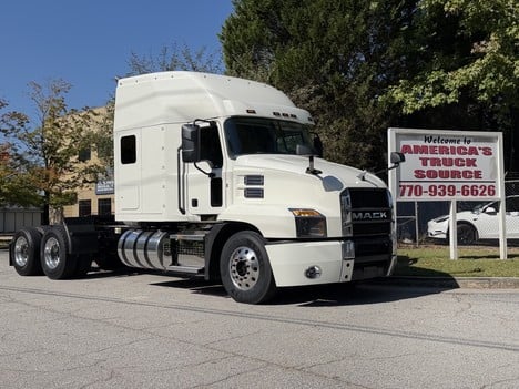 2020 MACK ANTHEM Tandem Axle Sleeper #10653 2020 MACK ANTHEM Tandem Axle Sleeper #10653