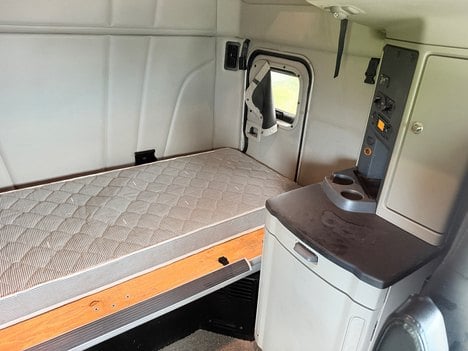 https://pub.imanpro.net/bestbuyts/photo/1386/TH_15.jpg?20260811101638