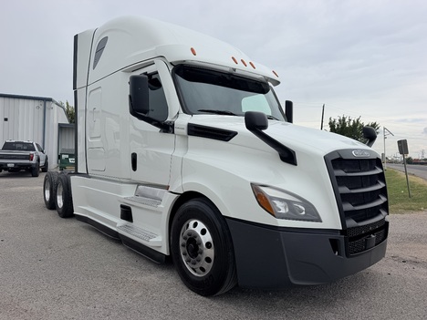 2021-freightliner-cascadia-126-tandem-axle-sleeper #1402