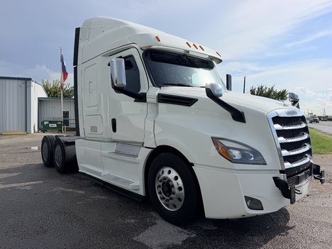 2020-freightliner-cascadia-126-tandem-axle-sleeper #1413