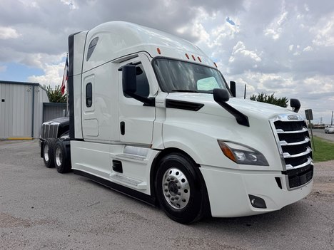2022 FREIGHTLINER CASCADIA 126 Tandem Axle Sleeper #1416