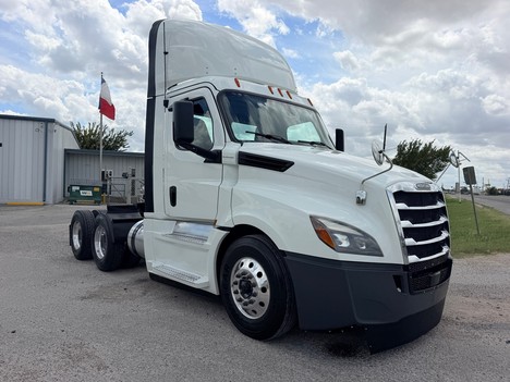 2020 FREIGHTLINER CASCADIA 126 Tandem Axle Daycab #1428