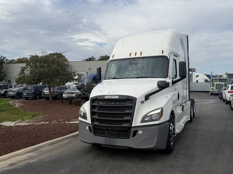 2020-freightliner-cascadia-126-sleeper #1106