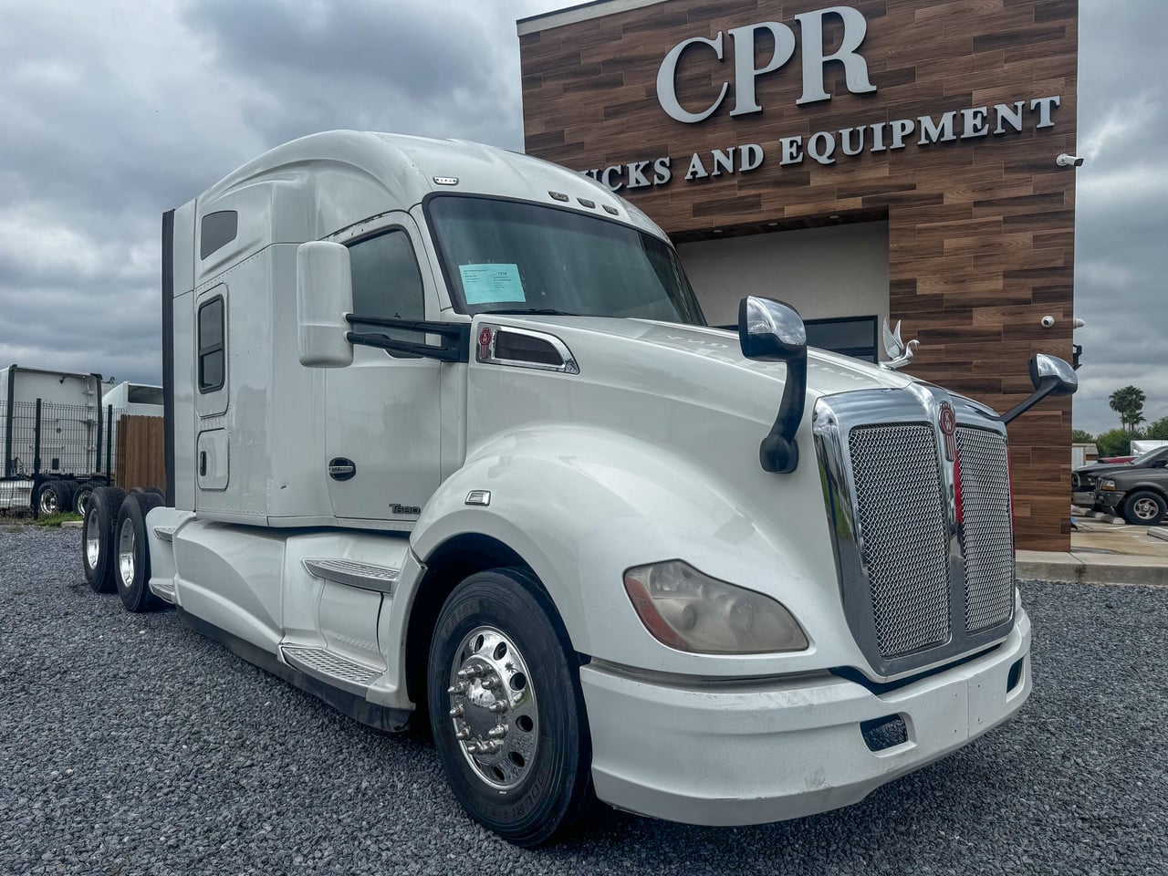 2017 KENWORTH T680 Sleeper #4174 2017 KENWORTH T680 Sleeper #4174