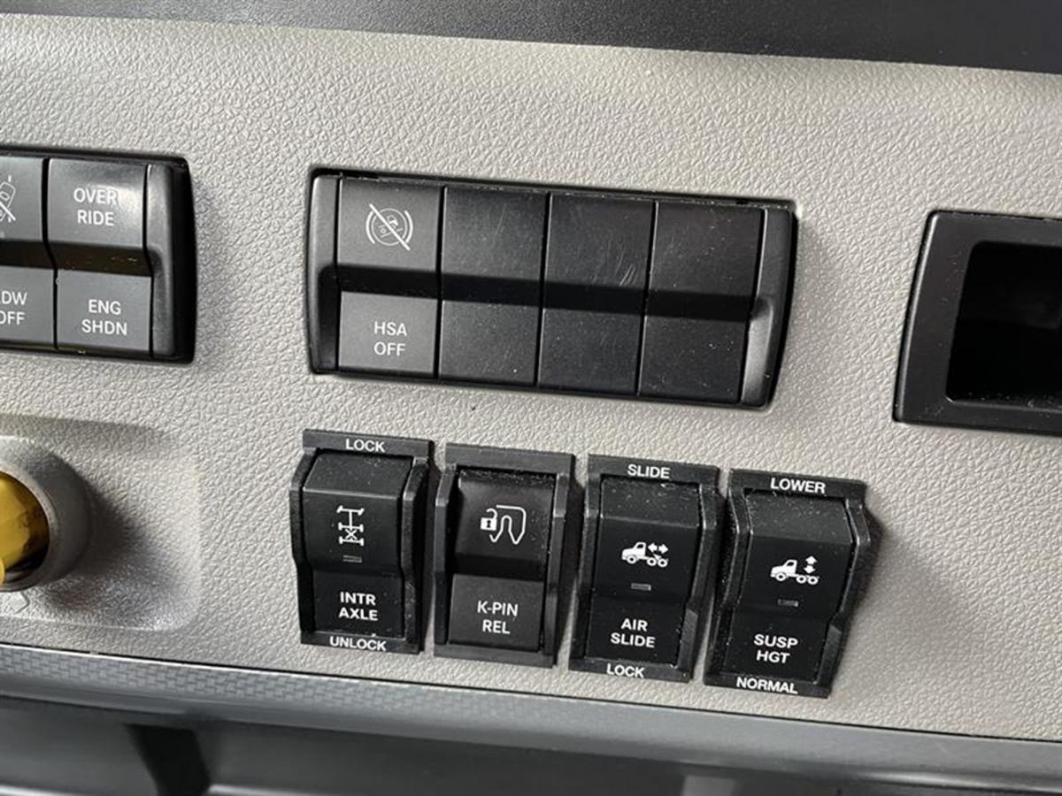 2022 Freightliner Cascadia in San Antonio, TX — photo 6