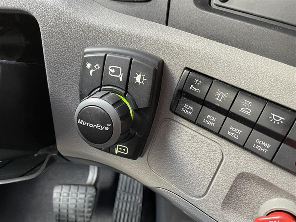 2022 Freightliner Cascadia in San Antonio, TX — photo 7