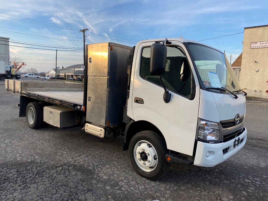2018 HINO 195 Flatbed Truck #1