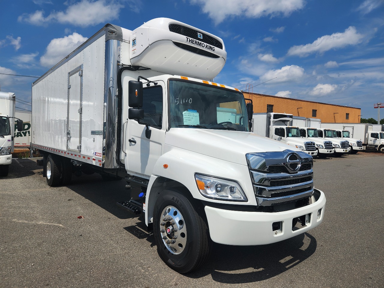 t*i様 HINO RANGER REEFER ミドルサイズ China High Quality 460HP Reefer Truck With Sleeper Cab