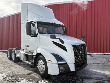 2021 VOLVO VNL Tandem Axle Daycab #1027 2021 VOLVO VNL Tandem Axle Daycab #1027