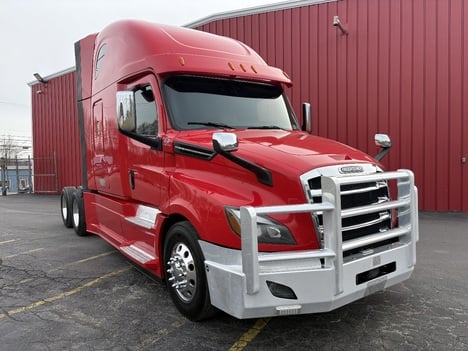 2019 FREIGHTLINER Cascadia Tandem Axle Sleeper #1037 2019 FREIGHTLINER Cascadia Tandem Axle Sleeper #1037