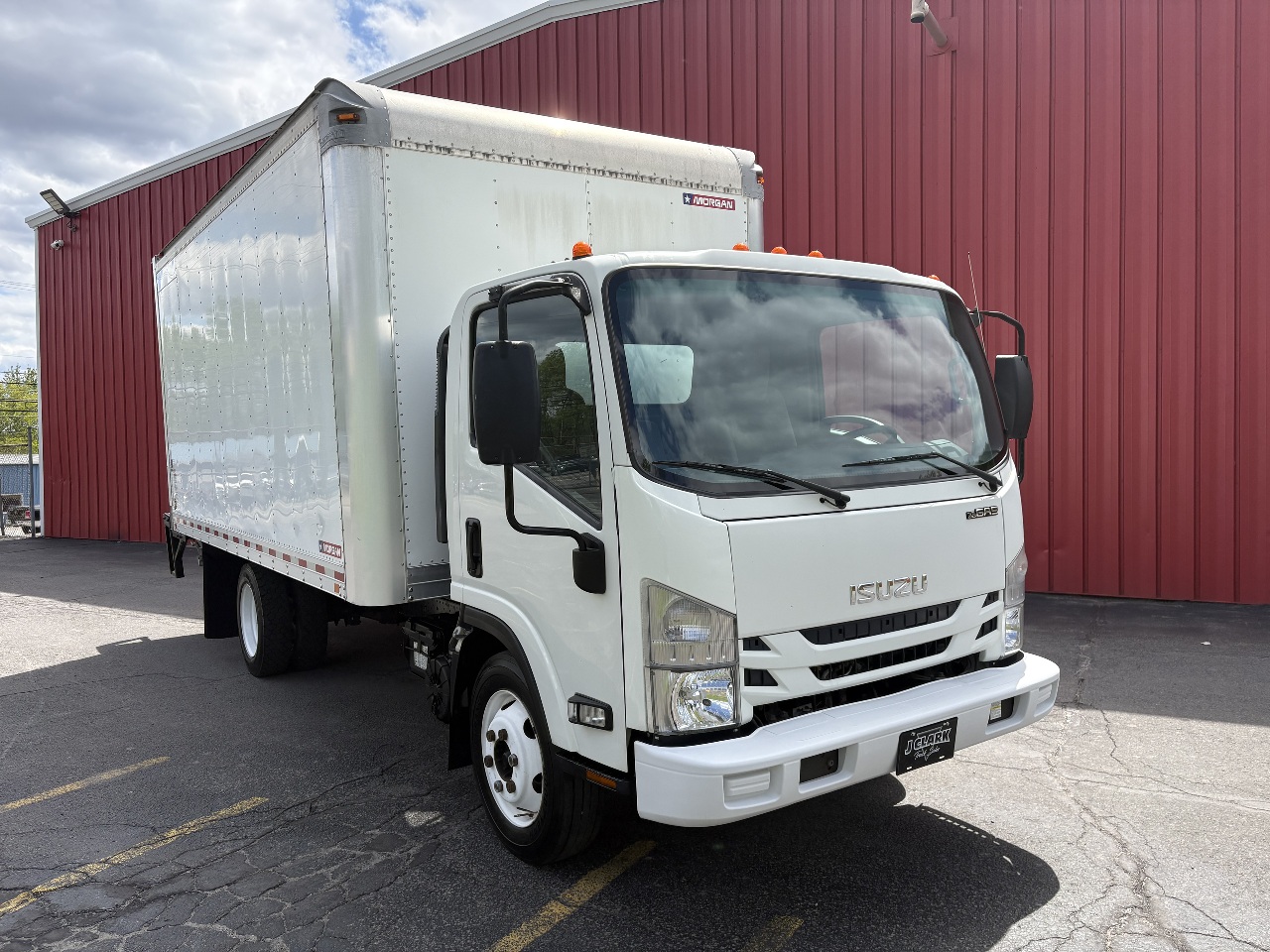 2018 ISUZU FE 304 16’ Box w/Liftgat Box Van Truck #1 2018 ISUZU FE 304 16’ Box w/Liftgat Box Van Truck #1