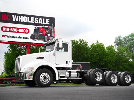 2008 PETERBILT 386 Tri-Axle Daycab #3999 2008 PETERBILT 386 Tri-Axle Daycab #3999