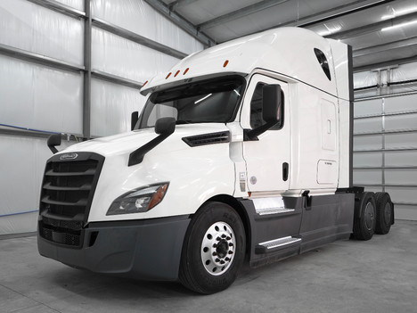 2023-freightliner-cascadia-tandem-axle-sleeper #4077