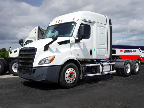 2020-freightliner-cascadia-126-tandem-axle-sleeper #4139