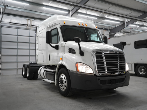 2019 FREIGHTLINER cascadia Tandem Axle Sleeper #4146