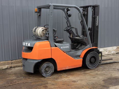 https://pub.imanpro.net/kdequip/photo/3269/XYm7l_forklift-64.jpg