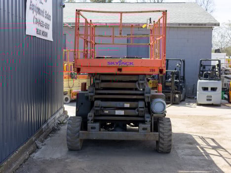 https://pub.imanpro.net/kdequip/photo/3350/328XP_skyjack-03.jpg
