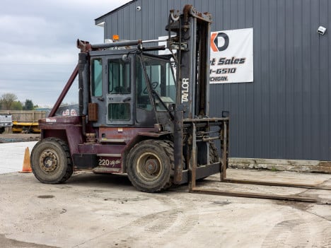 https://pub.imanpro.net/kdequip/photo/3518/Nc3Z7_forklift-106.jpg