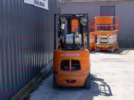 https://pub.imanpro.net/kdequip/photo/5310/gIVxI_3594Doosan2042-2.jpg