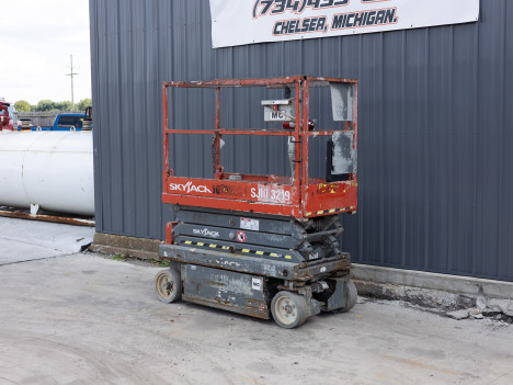 https://pub.imanpro.net/kdequip/photo/5532/Qizwx_3716SkyjackSJIII3219-09.jpg