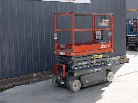 https://pub.imanpro.net/kdequip/photo/5535/ECsBQ_3719SkyjackSJIII3219-2.jpg