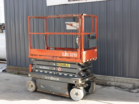 https://pub.imanpro.net/kdequip/photo/5535/OGhuQ_3719SkyjackSJIII3219-3.jpg