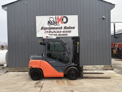 toyota-8fd40u-mast-forklift #5636